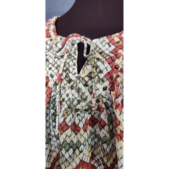 Alfred Dunner Womens Sz 12P Semi Sheer Snakeskin Pattern Keyhole Accent Top Tan - Picture 2 of 10